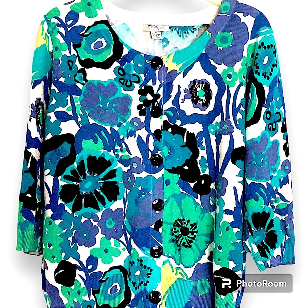 Missy Lightweight button down sweater in pre owned condition.